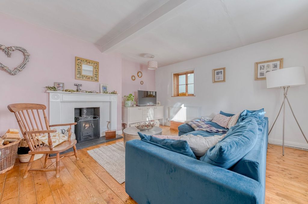 Property photo 2 of 21