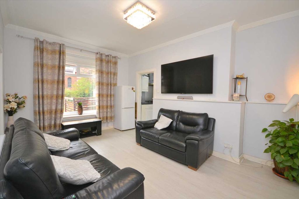 Property photo 3 of 15 Lounge