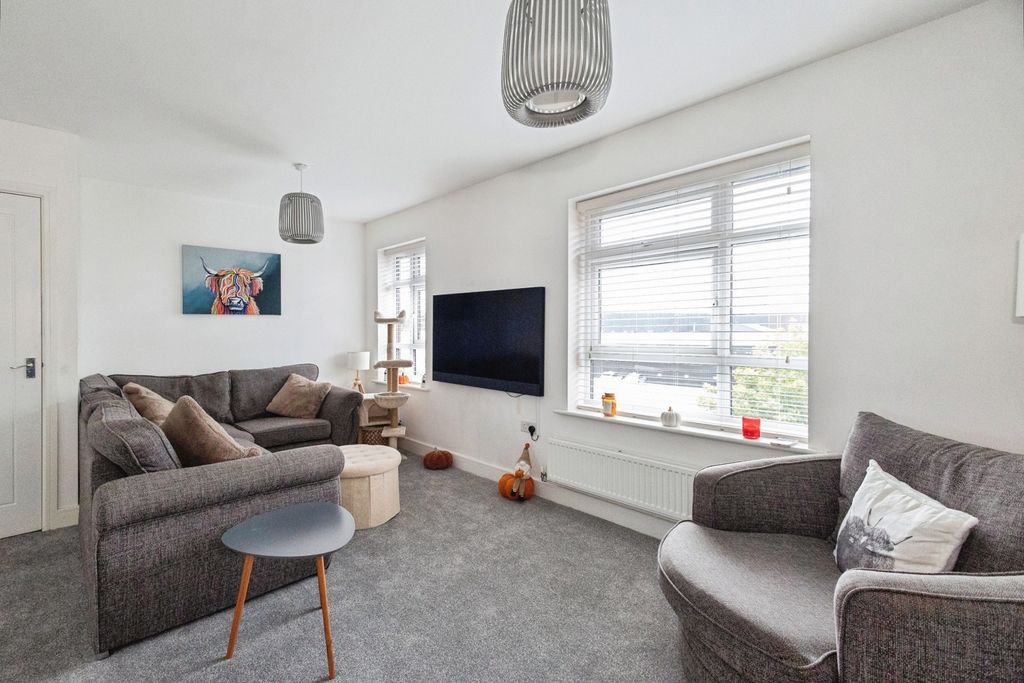 Property photo 3 of 19 Pbox-Img.Jpg