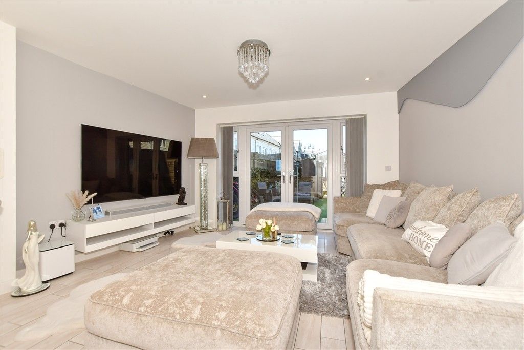 Property photo 2 of 11 Lounge/Diner