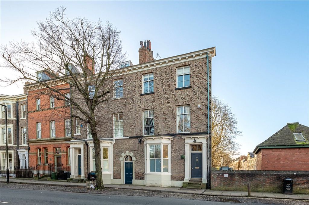 5 bed end terrace house for sale York