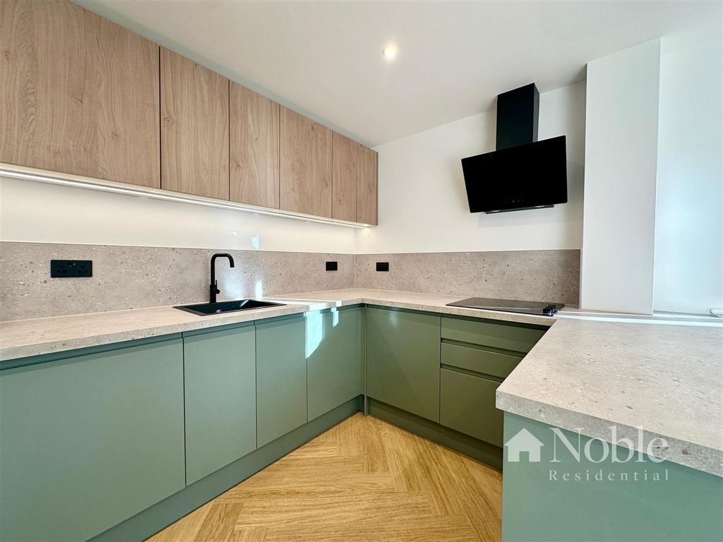 Property photo 3 of 23 Kitchen