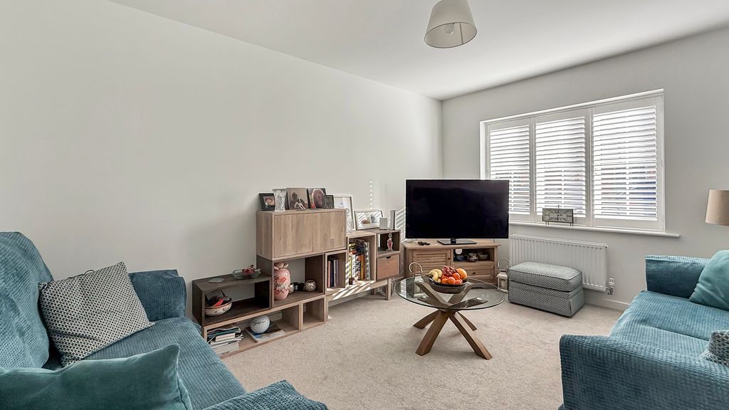 Property photo 3 of 14 Lounge