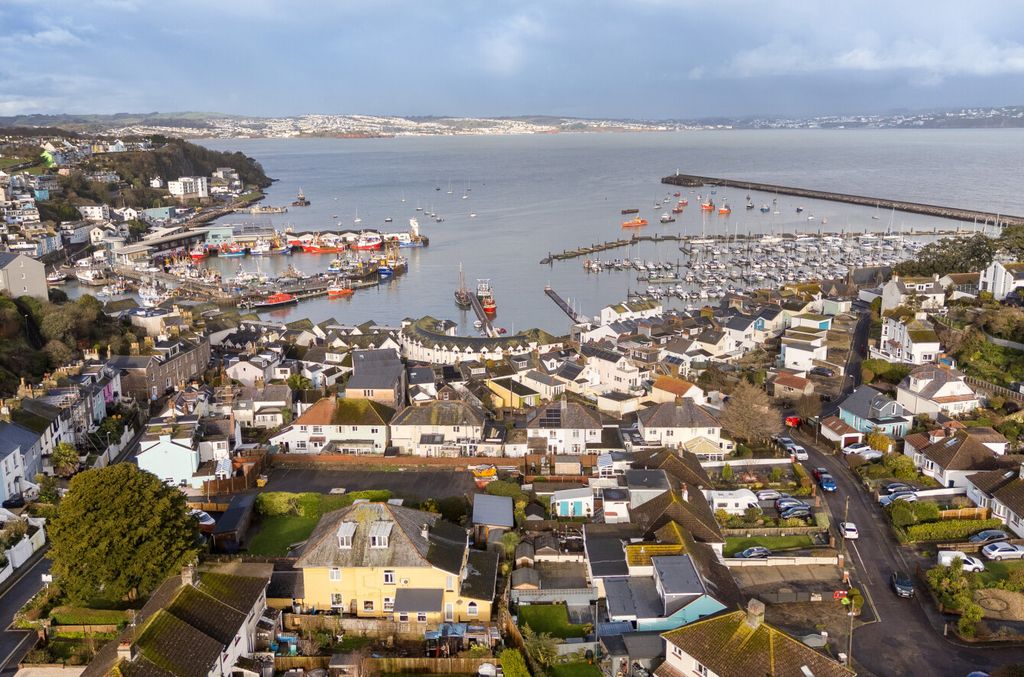 Property photo 2 of 44 1407268-4-69822Ae...