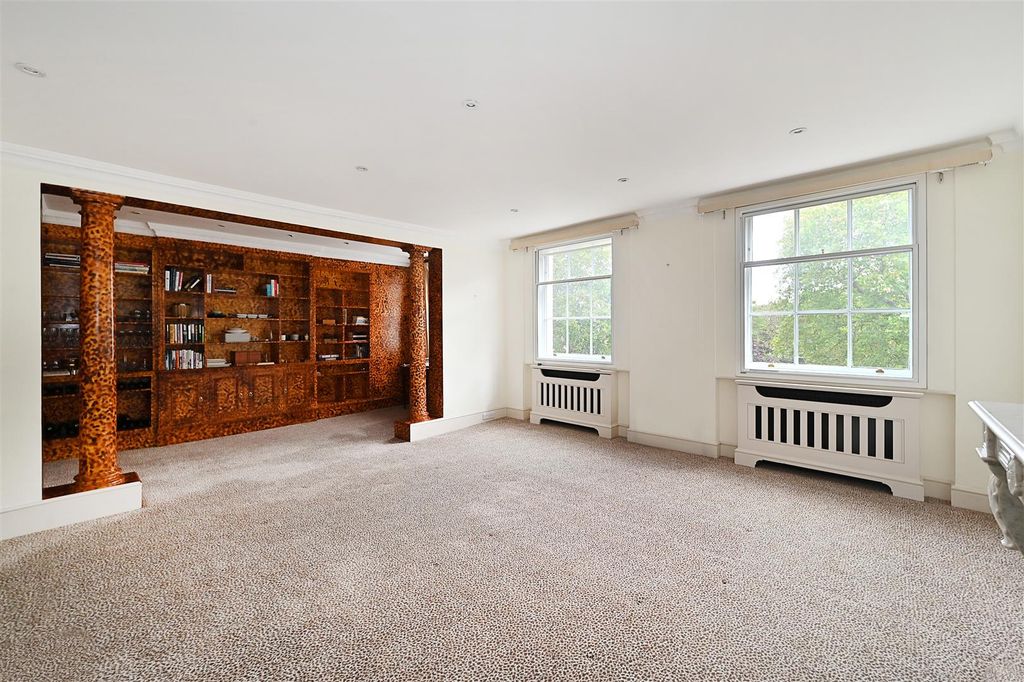 Property photo 2 of 17 3-114-Eaton-Square (5).Jpg
