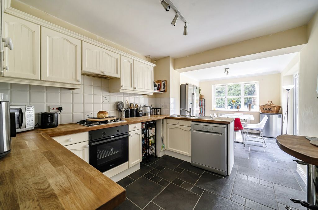 Property photo 2 of 19 1439393-7-69d902B...