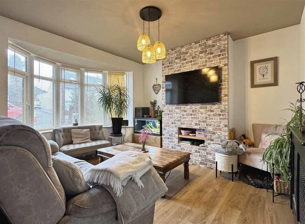 Property photo 2 of 26 Lounge.Jpg