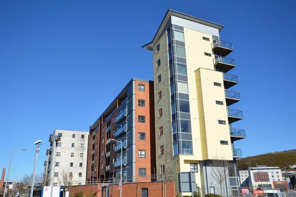 Property photo 1 of 17 Py99Dy6Ct0Ipxefq6Soceg.Jpg