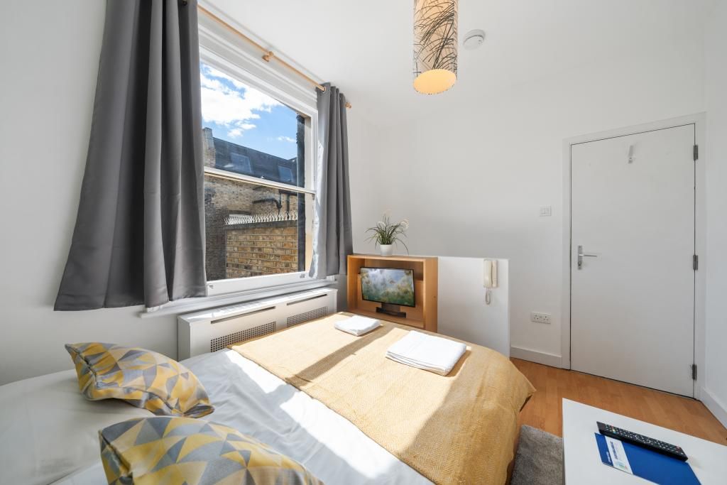 Property photo 1 of 7 Studio To Rent