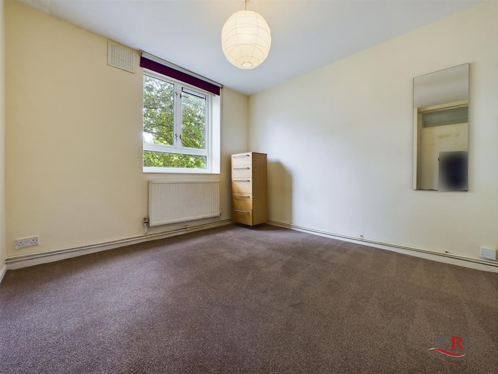 Property photo 3 of 10 Bedroom