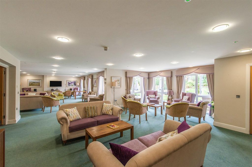 Property photo 3 of 16 Communal Lounge.Jpg