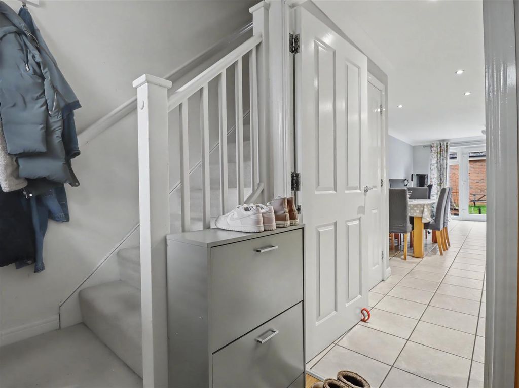 Property photo 2 of 17 Entrance Hall