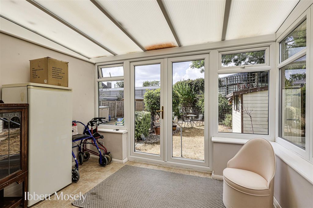 Property photo 3 of 11 6 Conservatory.Jpg