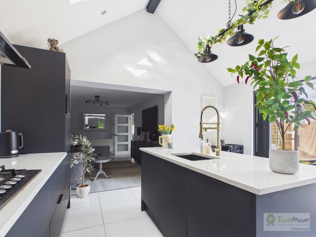 Property photo 2 of 17 Ewemove Mildenhall Lee Devenish Kitchen 2