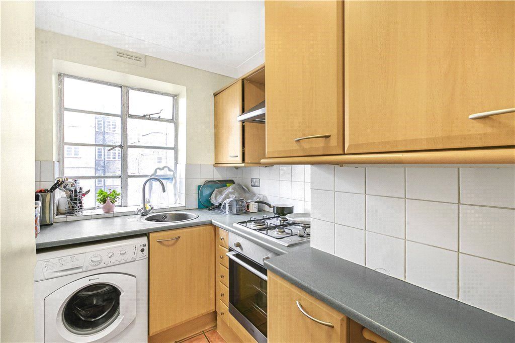 Property photo 2 of 11 Kitchen