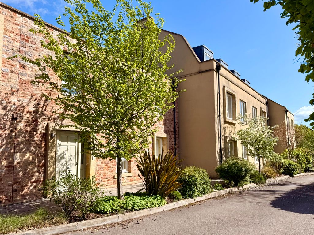 Property photo 1 of 15 Outside View