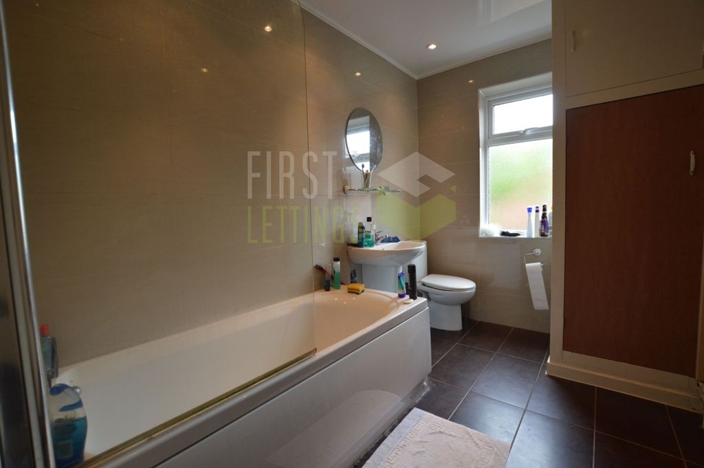 Property photo 3 of 7 Bathroom