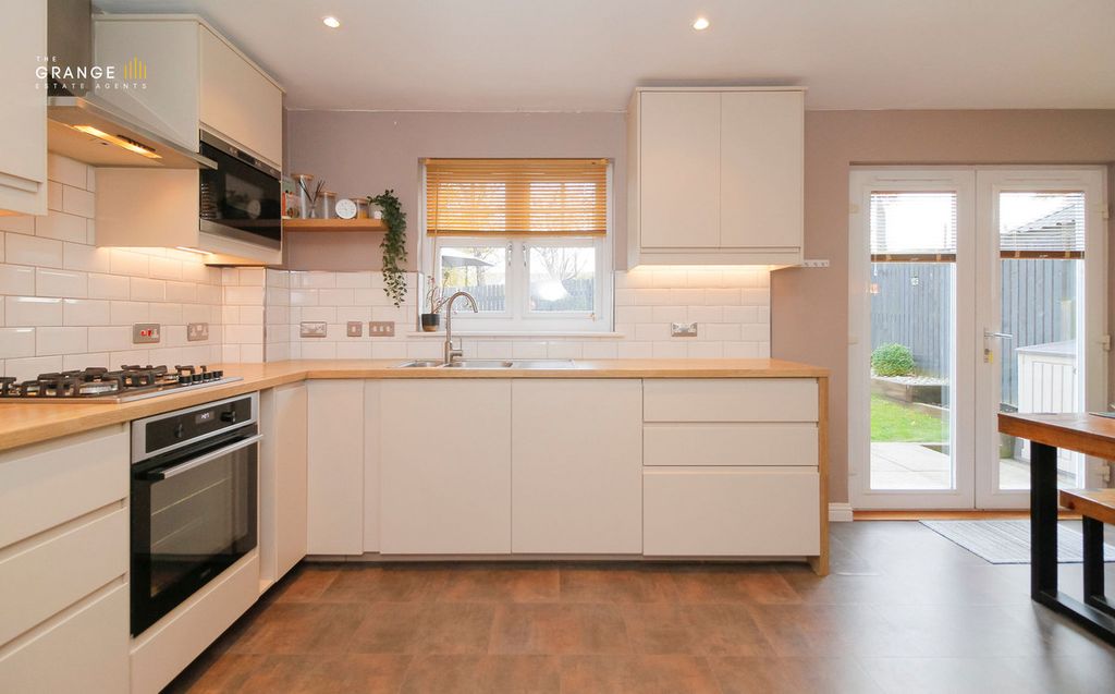 Property photo 3 of 31