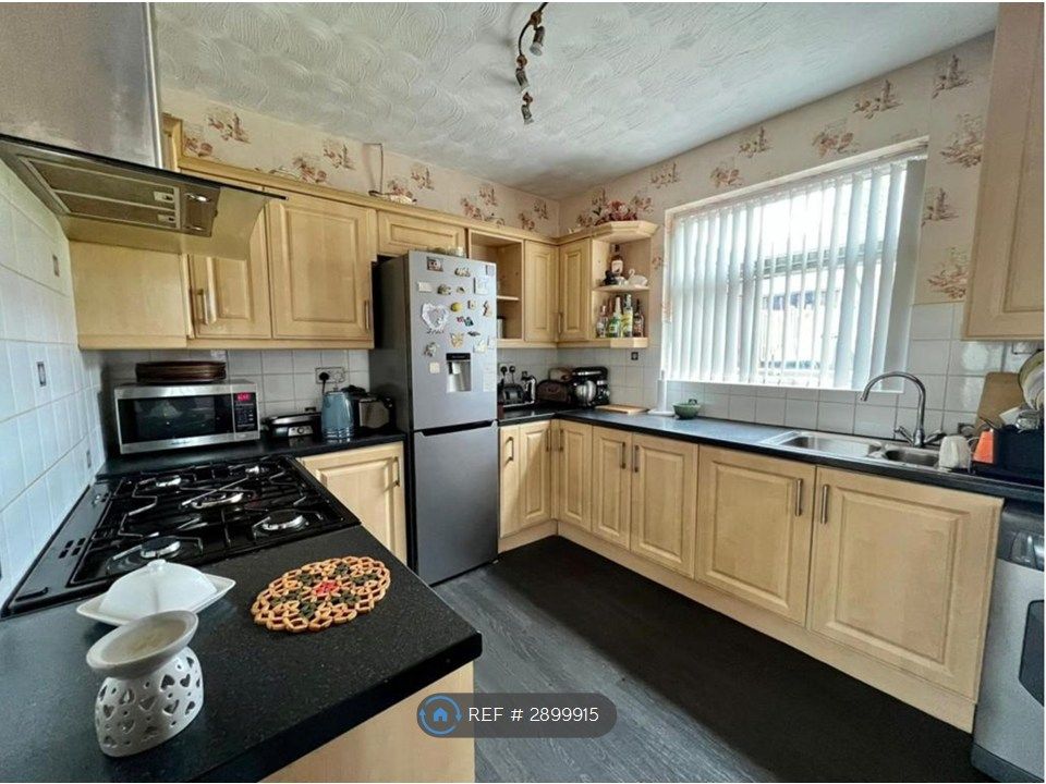 Property photo 2 of 9 Large Kitchen