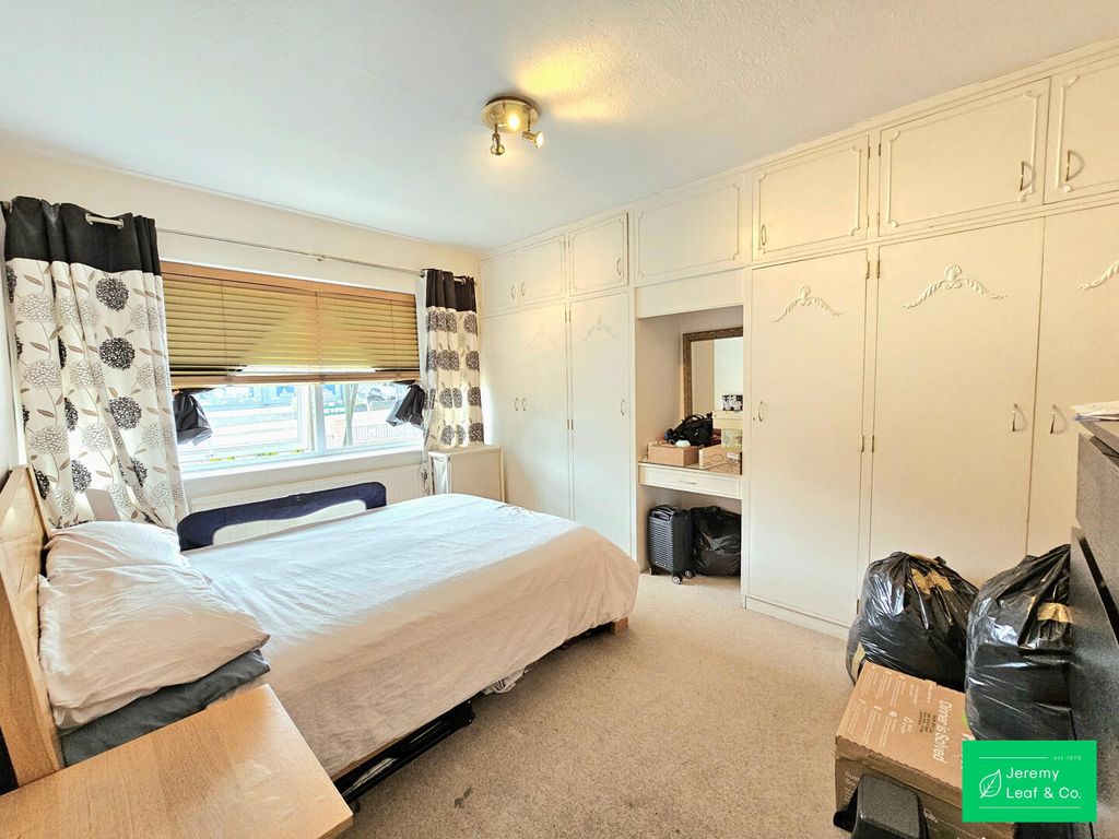 Property photo 3 of 9 Bedroom