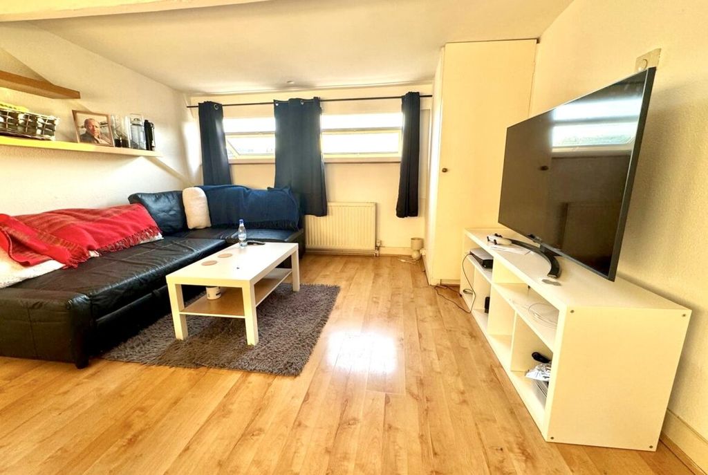 Property photo 2 of 8