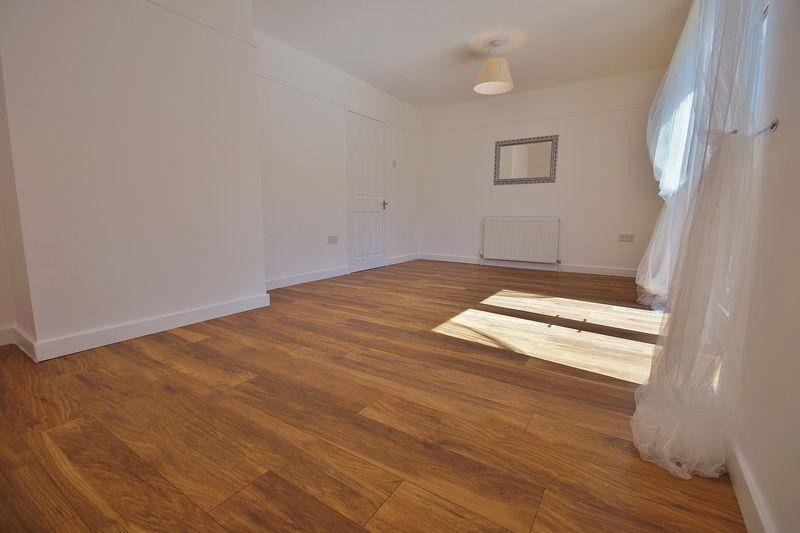 Property photo 3 of 11 4832804