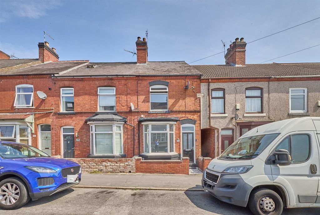 Property photo 1 of 14 50 Queens Road Hk  8.Jpg