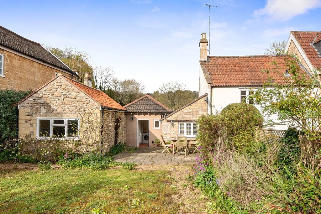 Property photo 2 of 21