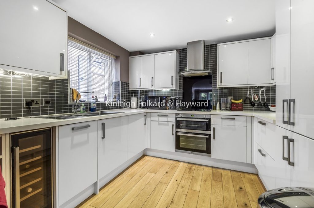 Property photo 1 of 11 Dfd53728-21dc-401A-B
