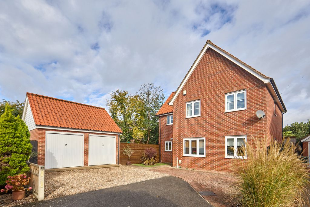 Property photo 1 of 32