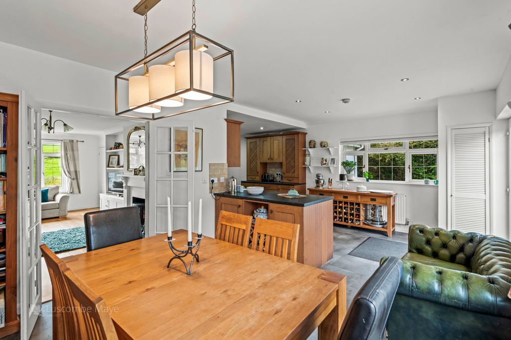 Property photo 2 of 26