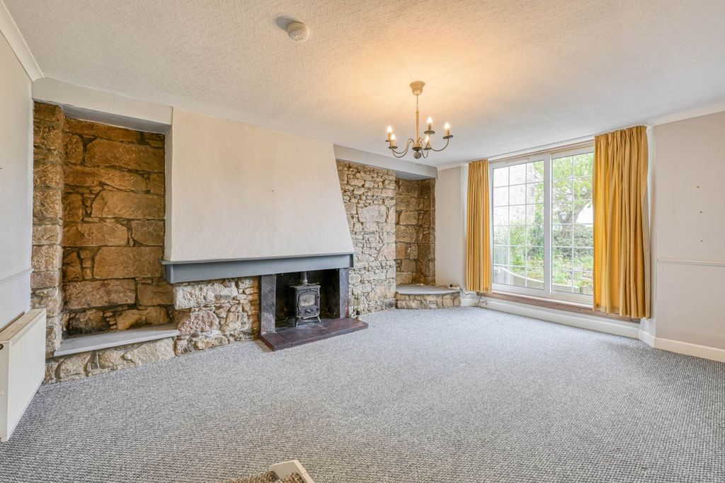 Property photo 3 of 28