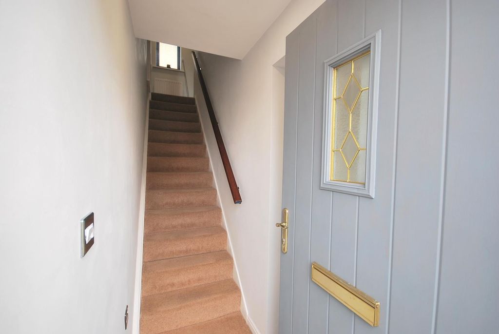 Property photo 2 of 29 Netherwood Way, Westhoughton, Bolton, Lancashire,