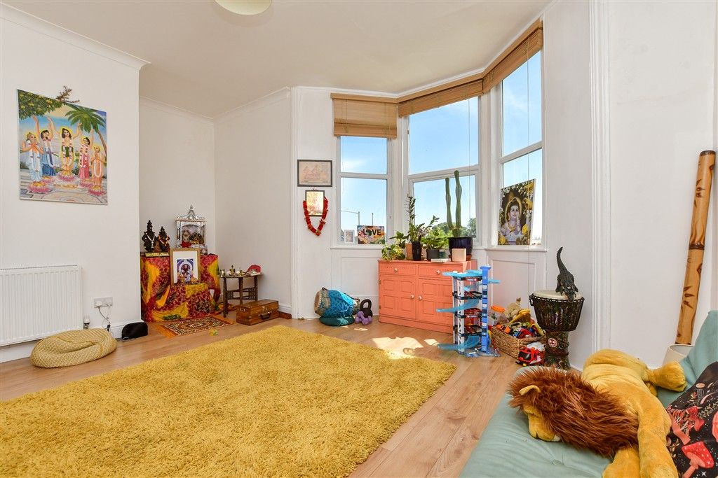 Property photo 1 of 10 Lounge