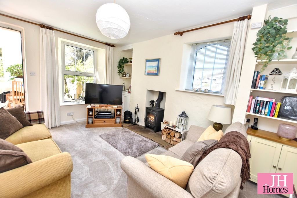 Property photo 3 of 25