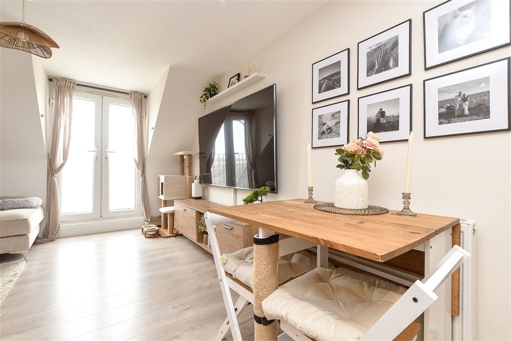 Property photo 3 of 12 Dining Area