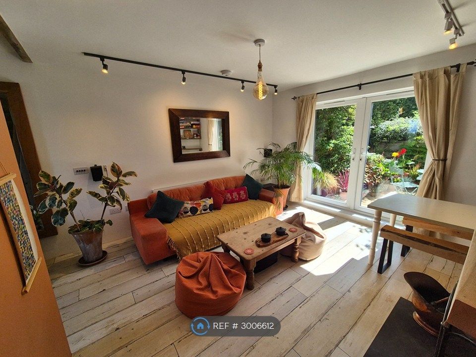 Property photo 1 of 29 Livingroom