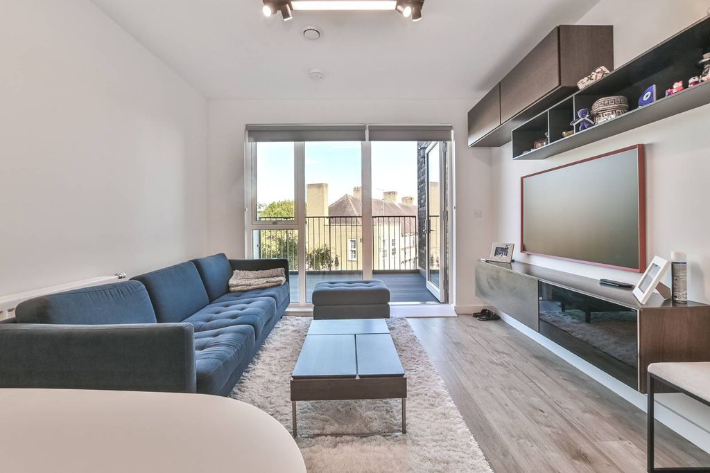 Property photo 3 of 12