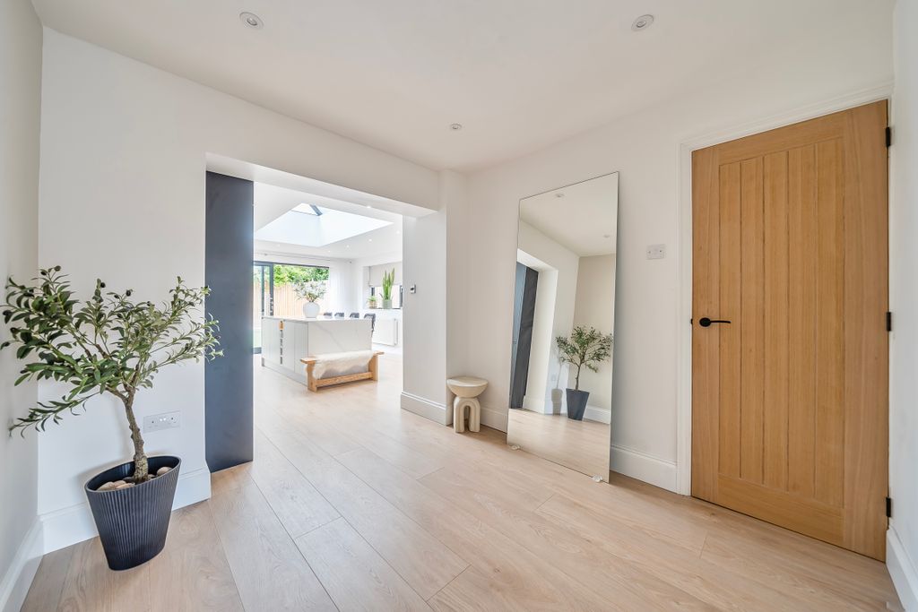Property photo 3 of 13 Entrance Hall