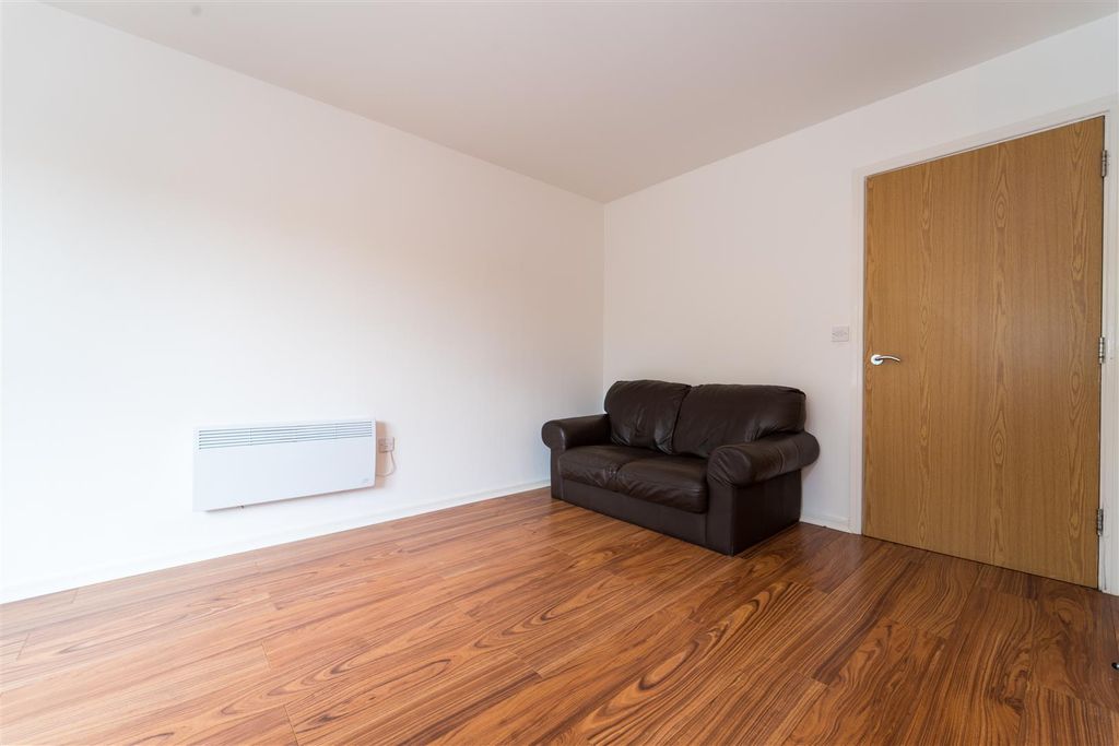 Property photo 3 of 7 Lounge