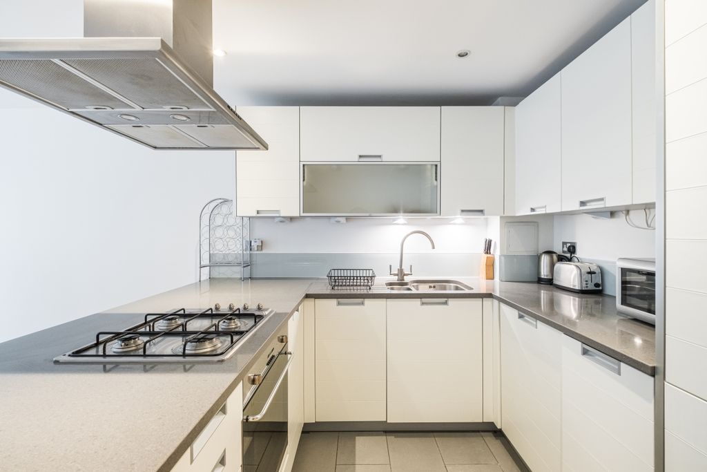 Property photo 3 of 11 Wenlock Road