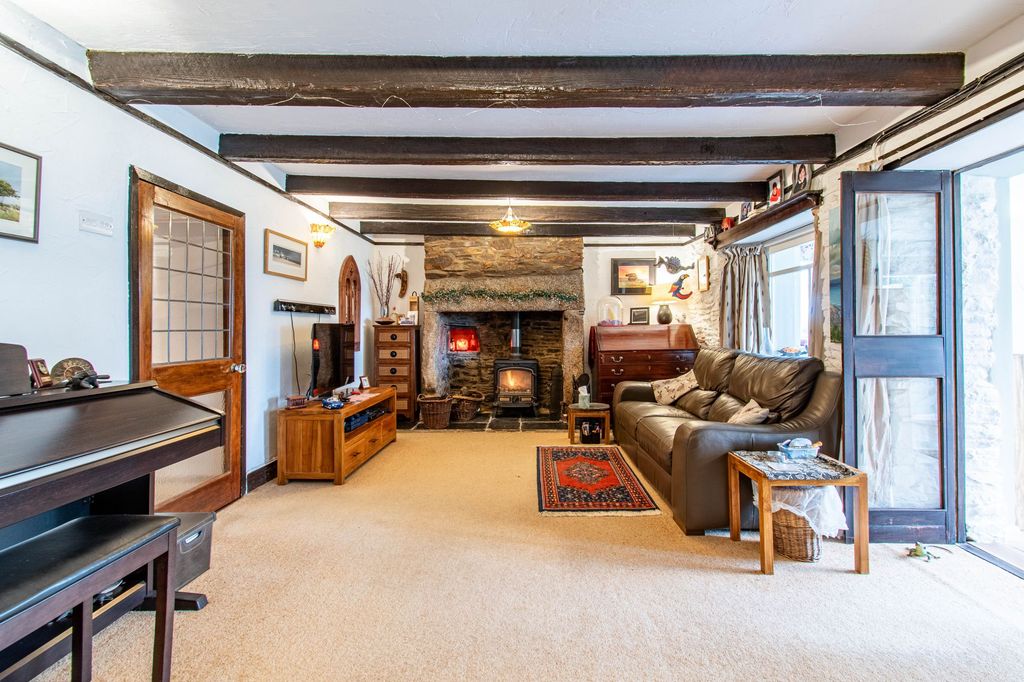 Property photo 2 of 21