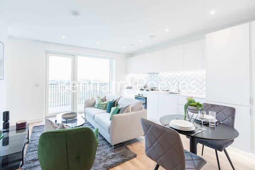 Property photo 1 of 18