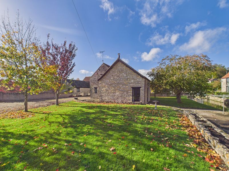 Property photo 3 of 30 Photo 2