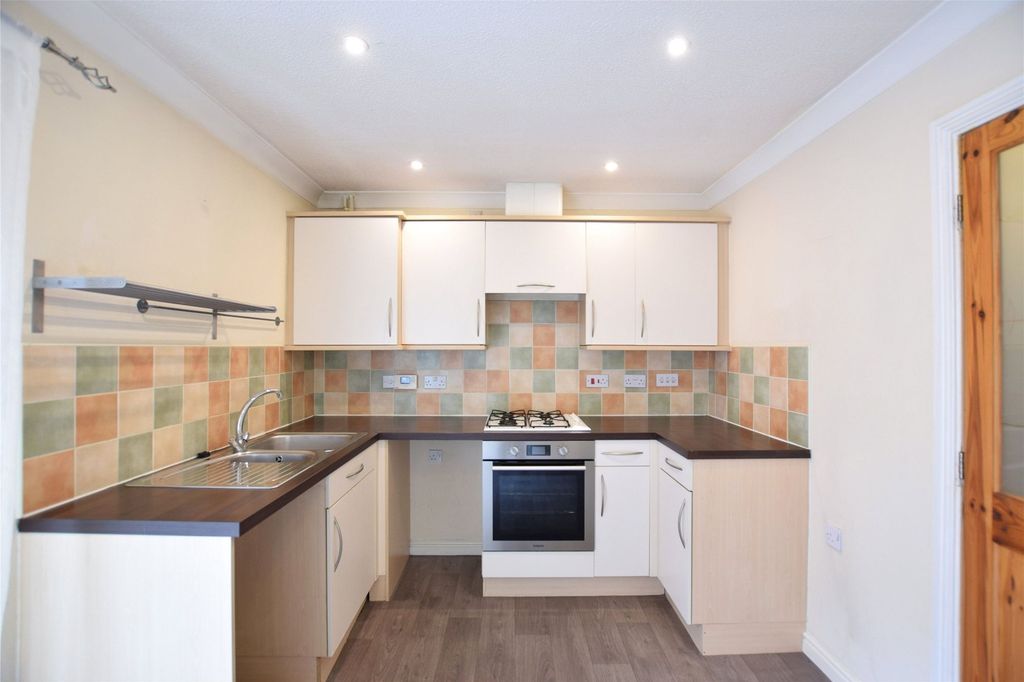 Property photo 2 of 11 Kitchen