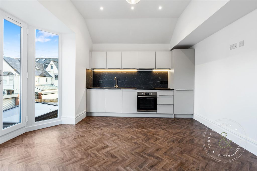 Property photo 1 of 34 Cathedral Road Aprts, Five, Herncrabtree (11).Jpg