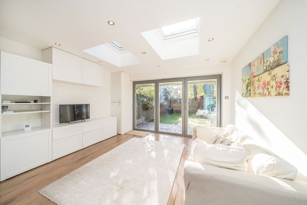 Property photo 3 of 9