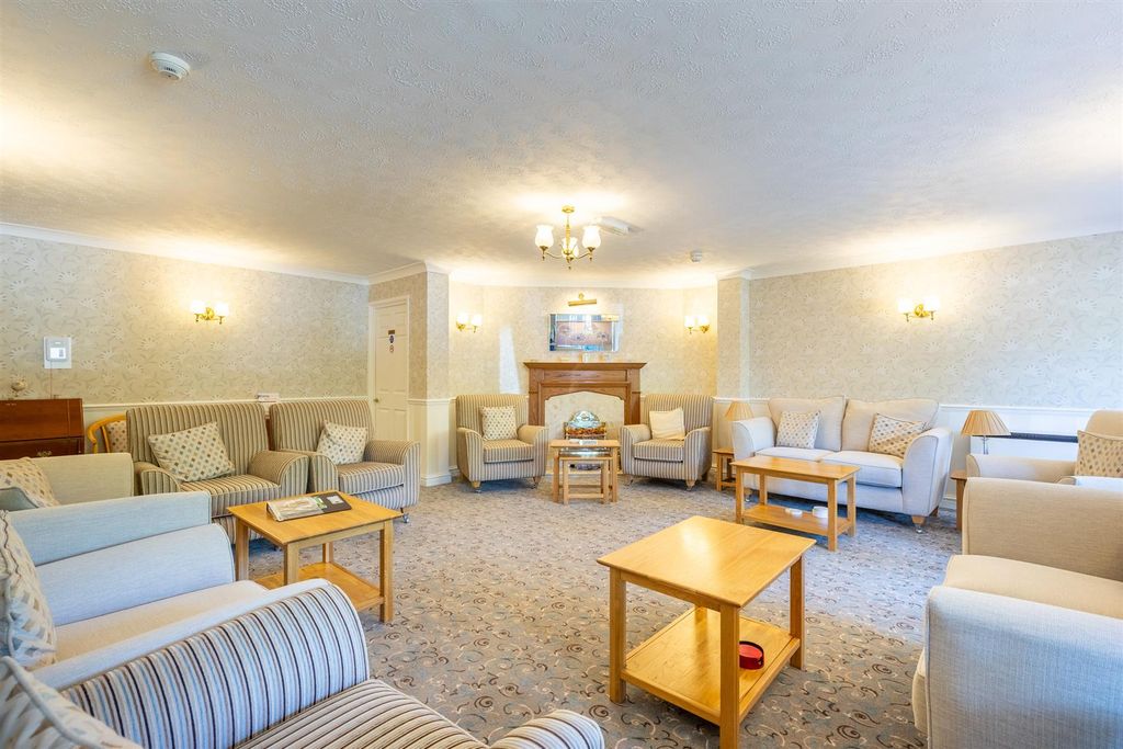 Property photo 3 of 18 19Cromwellcourt-6.Jpg