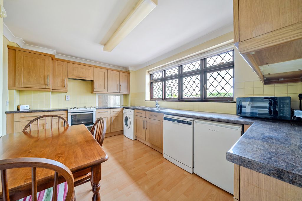 Property photo 3 of 24 1515597-16-6A9Ed3...