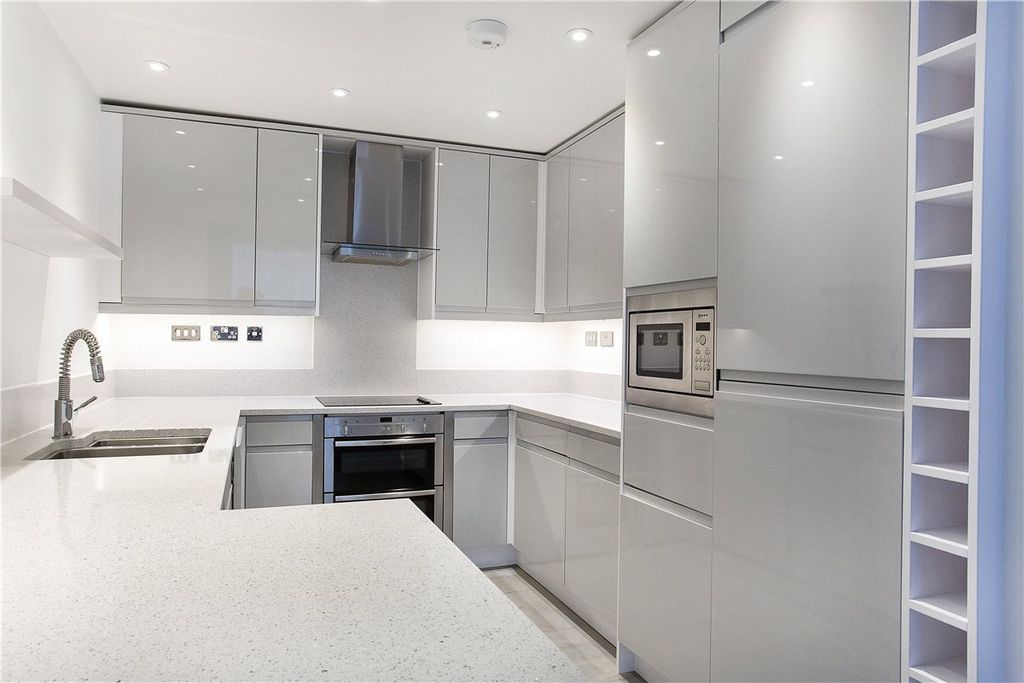 Property photo 3 of 11 Picture No. 12